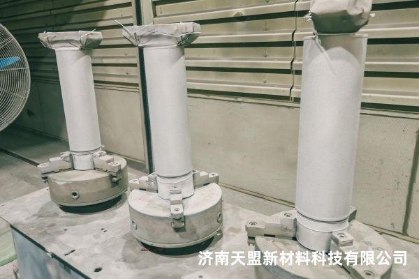 閘板軸作為工業閥門核心部件，長期承受摩擦、腐蝕等嚴苛考驗，表麵磨損、拉傷直接導致設備停機，給企業帶來巨大損失。蜜桃视频网站WWW采用HWOF+2700 超音速噴塗工藝，精準攻克閘板軸修複難題，以超高標準交付成果，贏得客戶高度認可！ 修複核心亮點十足：選用高性能複合噴塗材料Cr₂C₃-25NiC+10C4CrWC ，兼具超強耐磨性與抗腐蝕性，完美適配複雜工況需求。通過先進超音速噴塗技術，塗層結合牢固緊密，無砂眼、氣孔、剝離等缺陷，從根源上杜絕使用中脫落風險。 嚴格把控加工精度：噴塗後經精密加工，尺寸完全契合圖紙要求，表麵粗糙度低至Ra0.4，直線度、跳動、同心度均控製在 **<00.02mm** 以內，確保安裝後運轉順暢、密封嚴密。針對閘板軸表麵受損問題，量身定製噴塗方案，全麵恢複甚至超越原部件性能。 無論是惡劣工況下的磨損修複，還是精準尺寸的恢複需求，蜜桃视频网站WWW都能憑借成熟工藝、優質材料與嚴苛質控，為客戶提供高可靠性解決方案。此次閘板軸噴塗修複項目，不僅解決了客戶設備運維痛點，更以超預期效果收獲滿意反饋，成為工業部件精準修複的標杆案例！.jpg